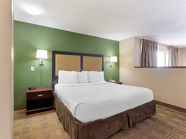 Deluxe Studio - 1 King Bed