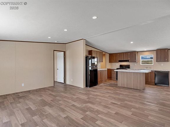 5th image of 255 Arrowhead Dr