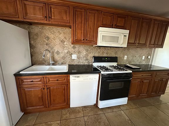 5th image of 926 E San Antonio Dr APT 5