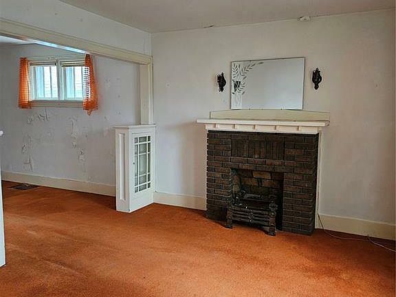 5th image of 2235 Elphinstone St