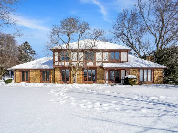 810 Granada Dr, Greenwood, IN 46143