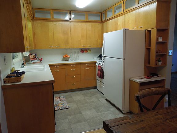 kitchen- includes appliances