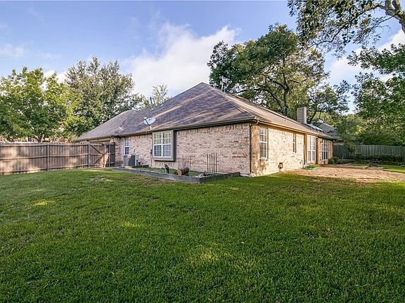 4th image of 3010 Harbor Pointe Dr
