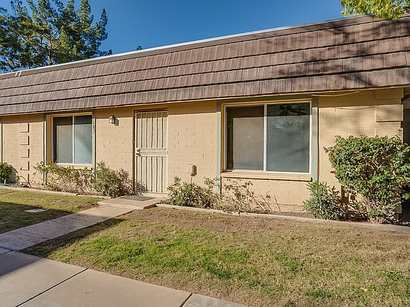 3rd image of 1507 E Newport Dr