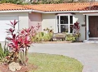 424 Tamarind Dr, Hallandale Beach, FL 33009