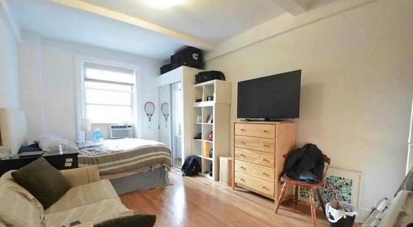 200 West 70th Street — Photo 2