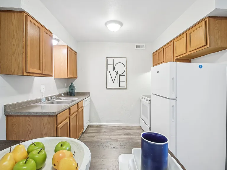 Highland Park Apartments — Photo 1