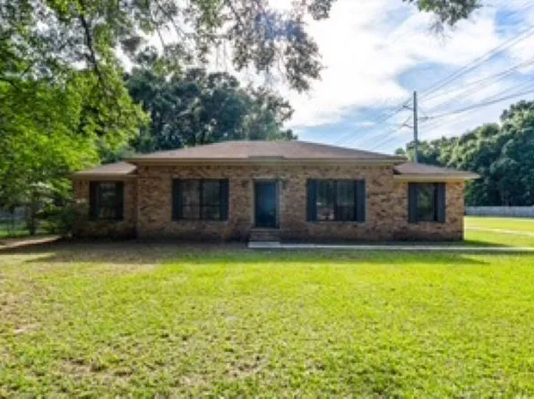 2861 Charmingdale Dr W, Mobile, AL 36618