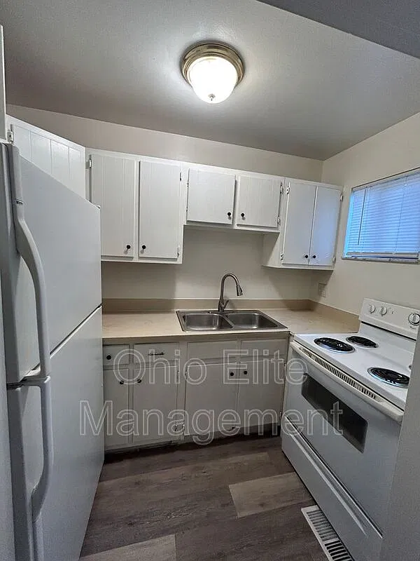 2 bed, 1.5 bath, 975 sqft, $1,200 — Photo 4
