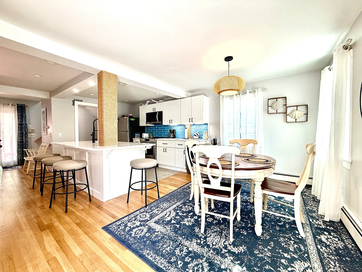 3 bed, 1.5 bath, 1108 sqft, $3,200 — Photo 2