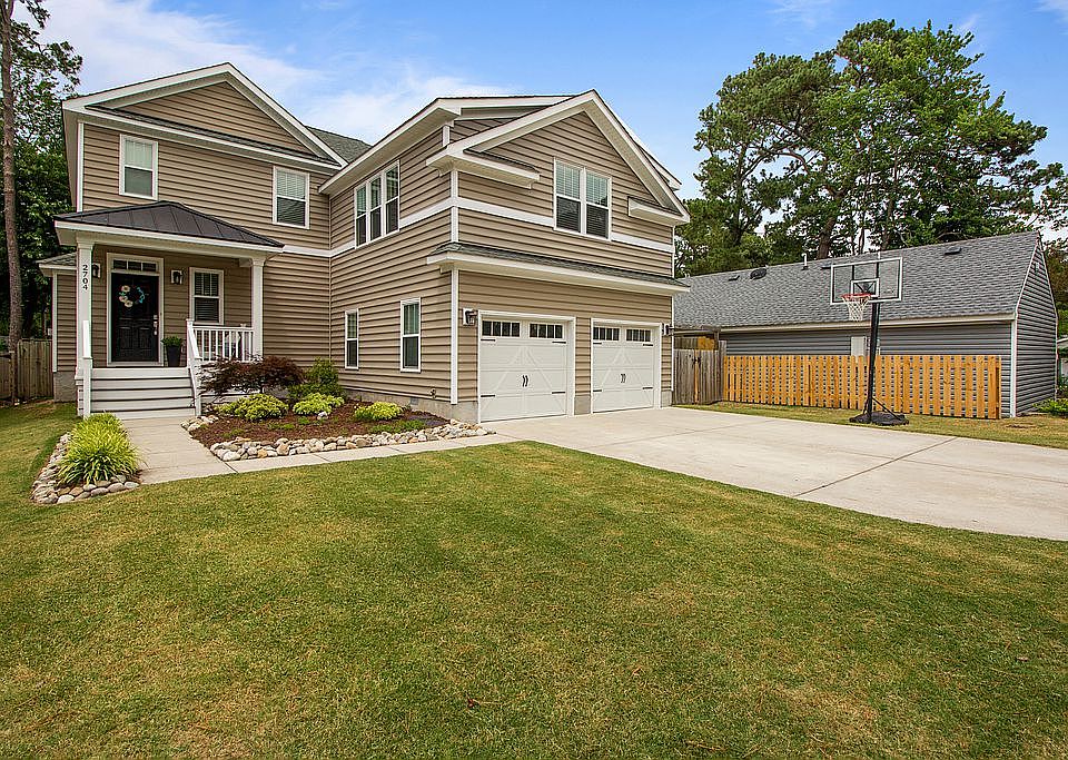 1st image of 2704 Poinciana Dr