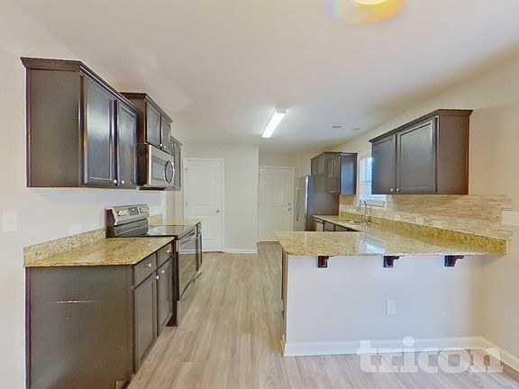4th image of 18 Driftwood Ave