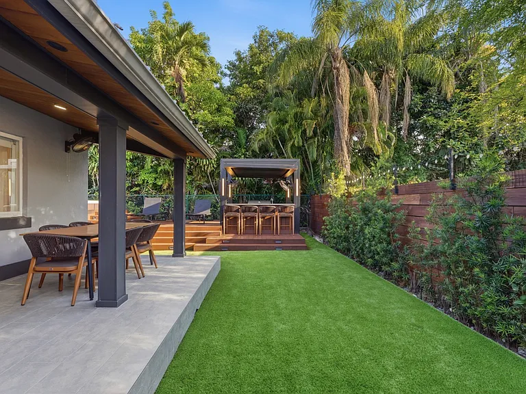 4628 SW 10th St — Photo 8