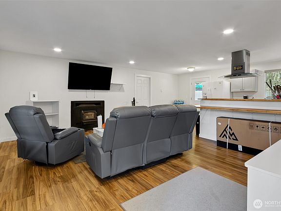 2nd image of 1402 Kaiser Road NW
