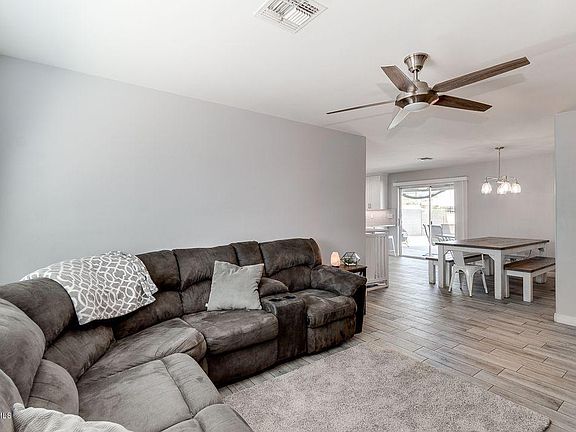 5th image of 1752 S Glenview