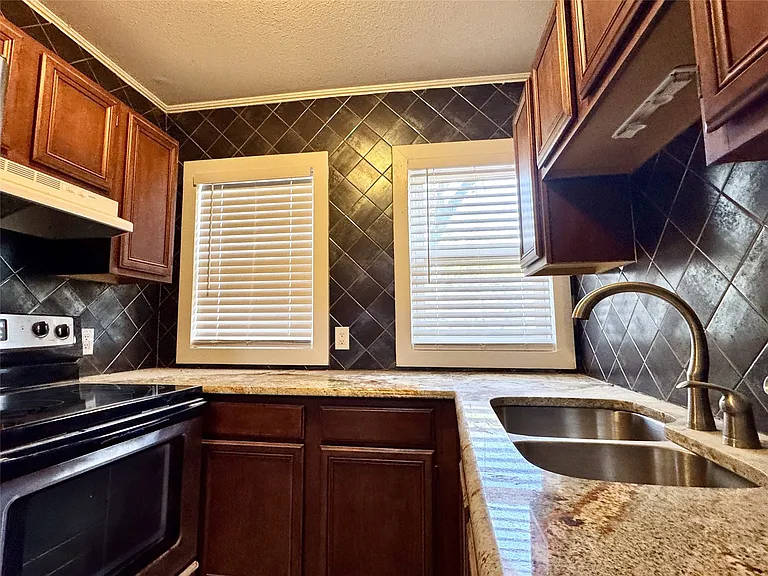 6006 Worth St #2 — Photo 8