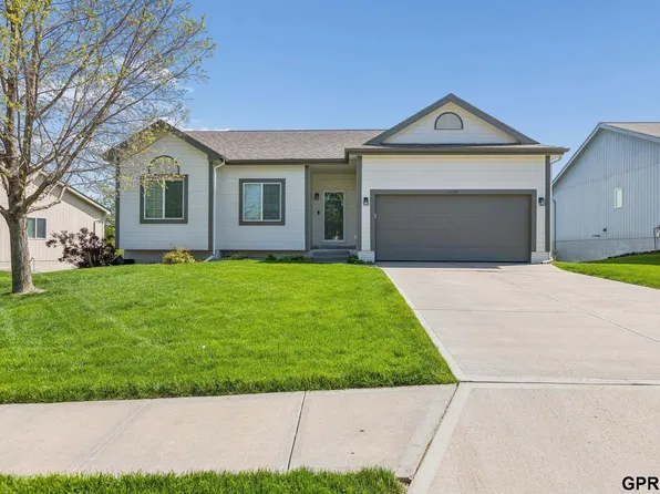 20715 Locust St, Gretna, NE 68028