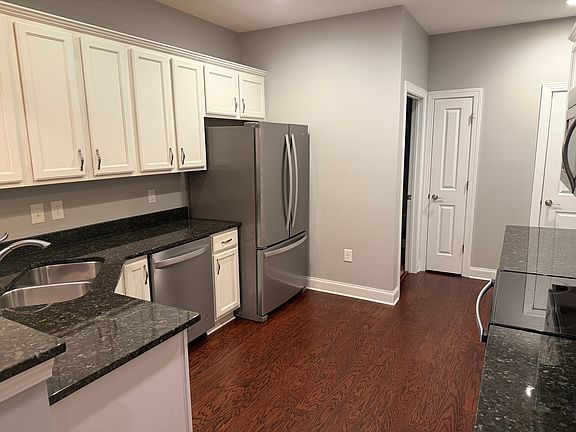 3rd image of 620 Clark St