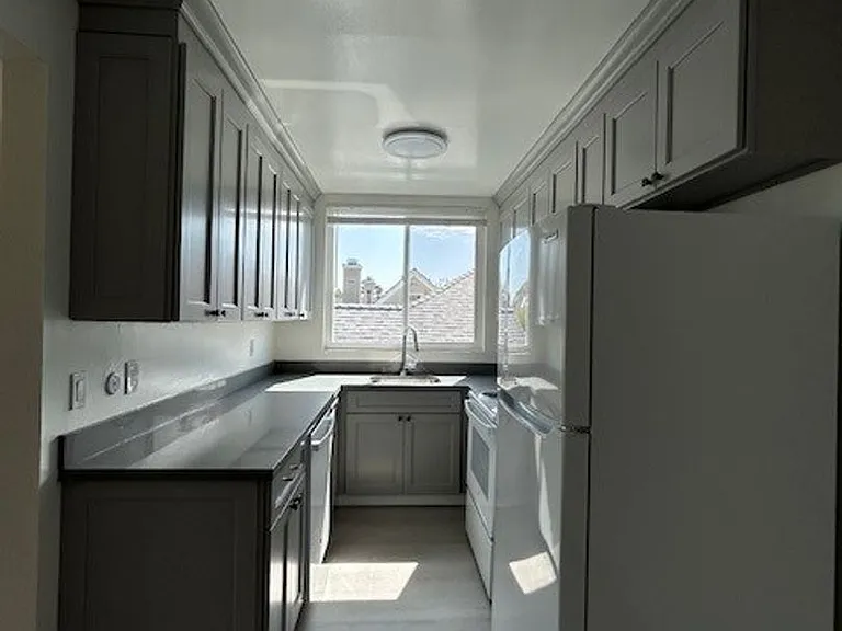 2024 Vine St #2A — Photo 7