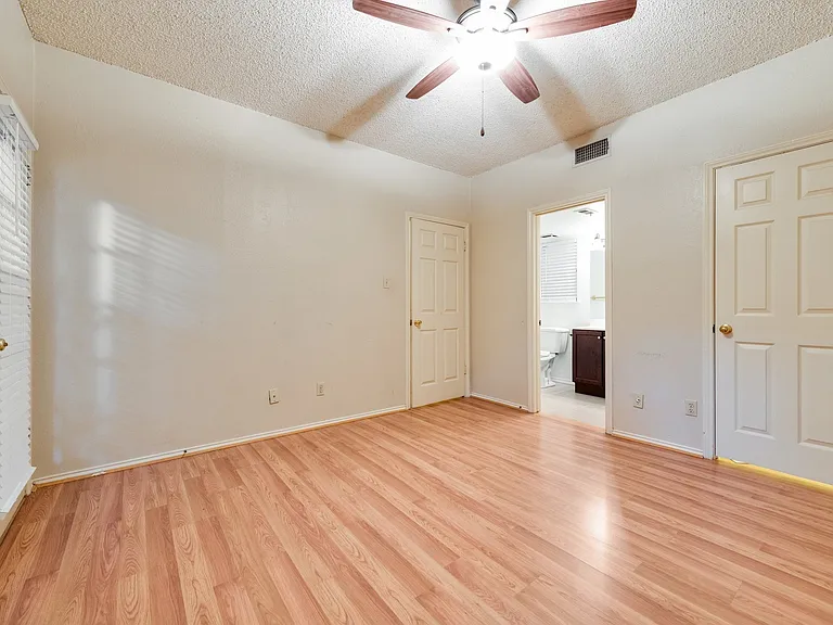706 W 22nd St #202 — Photo 20