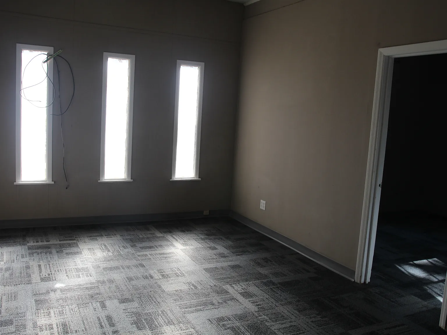 Evergreen Drive 2105* - 1 — Photo 4