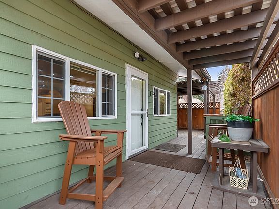 2nd image of 1134 Barton Square
