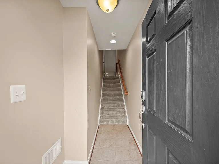 1439 Occoquan Heights Ct — Photo 9