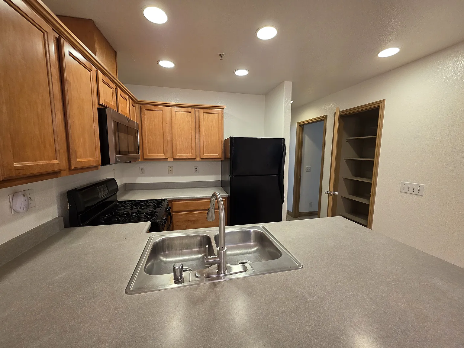 805 H St — Photo 3