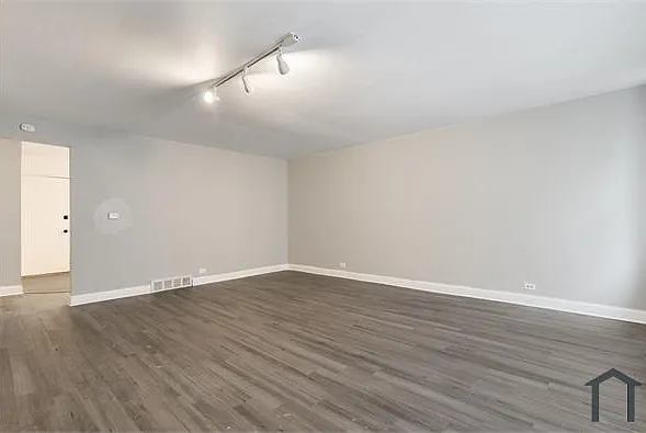 3 bed, $2,000 — Photo 4