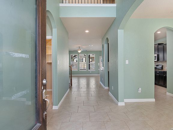 3rd image of 940 Raceland