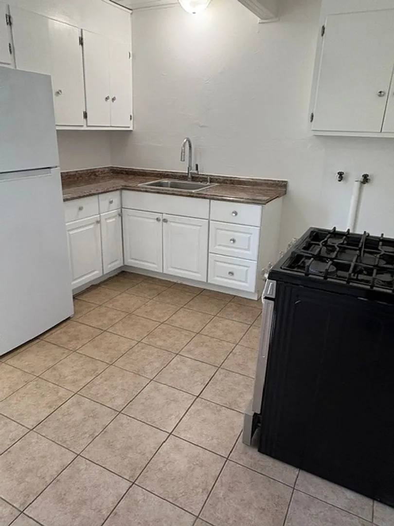 Building Photo - 924 Palou St