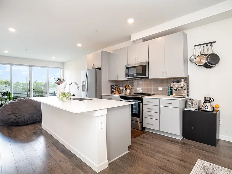 7122 A Beacon Ave S — Photo 1