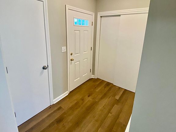 4th image of 166 Stoneheights Dr