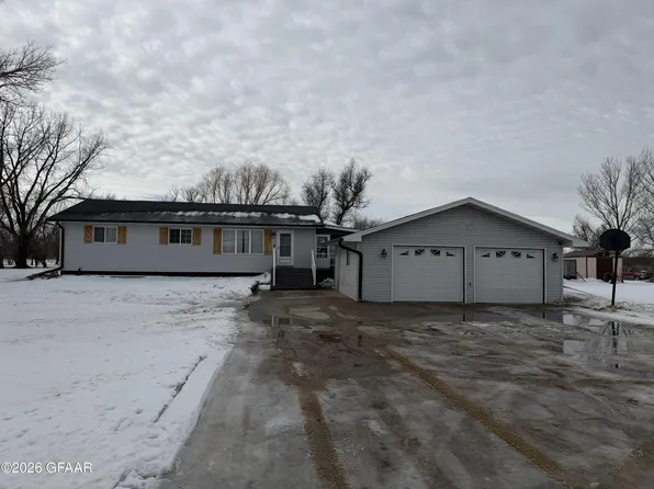 8001 N 53rd St, Grand Forks, ND 58203