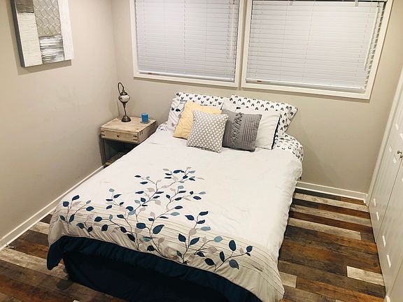 guest bedroom 1- upstairs 