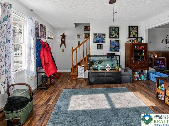 3rd image of 402 Donna Dr