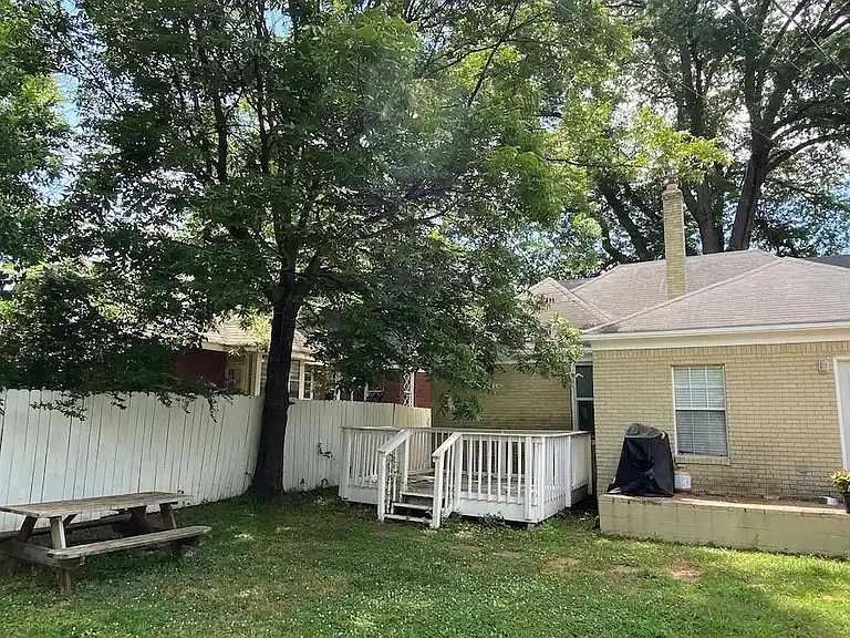 882 Hawthorne St — Photo 11