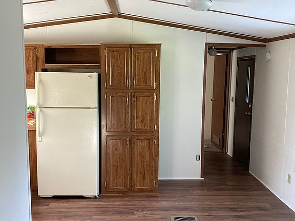 3rd image of 6 Lakewood Ct