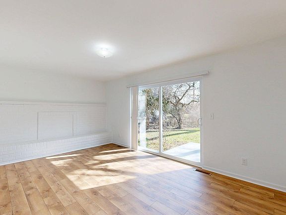 4th image of 2208 Yorktown Dr