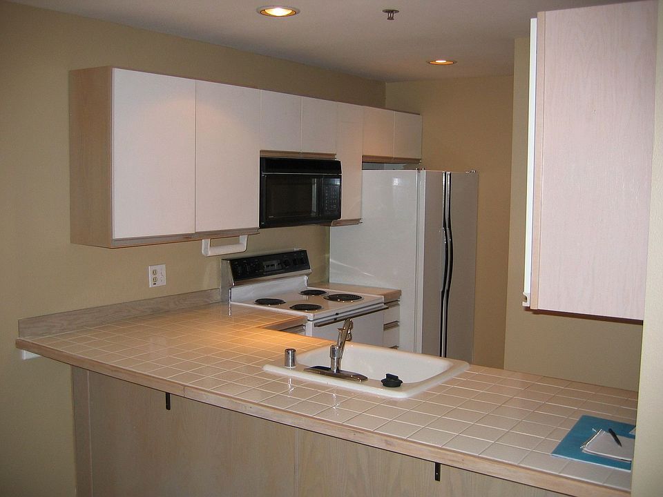 OTR Microwave in Kitchen