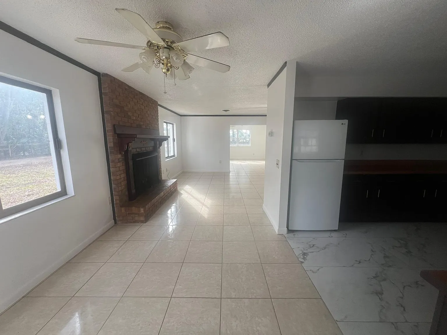 5 bed, 1200 sqft, $3,000 — Photo 2