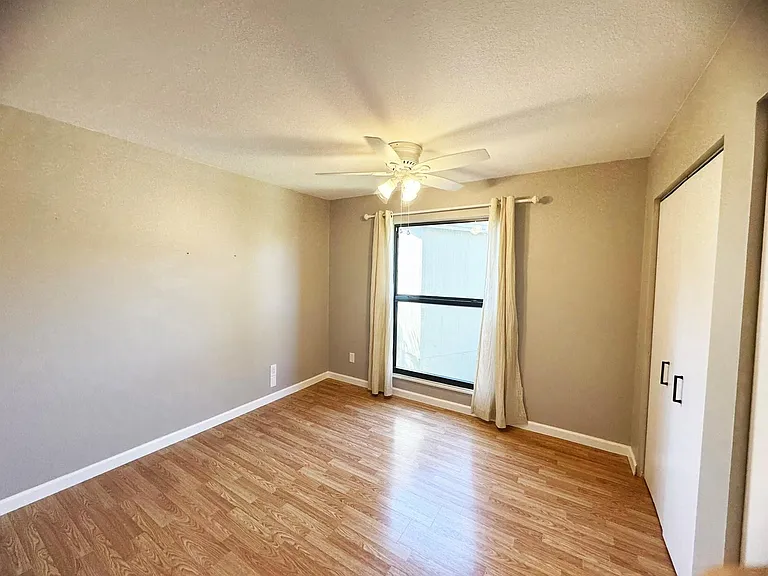 321 Sandtree Dr — Photo 37