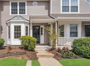 8 Wellington Ct, Hightstown, NJ 08520