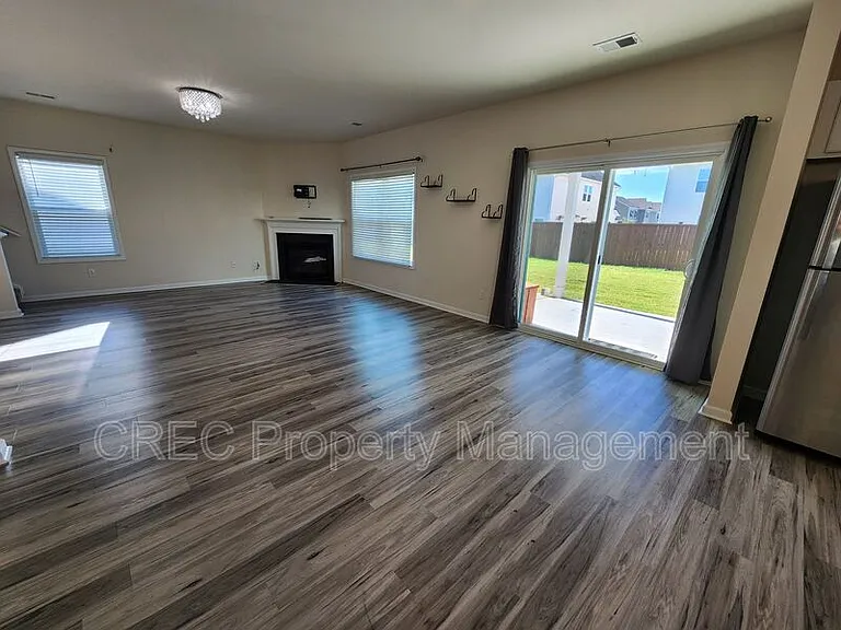 260 Hyrne Dr — Photo 10