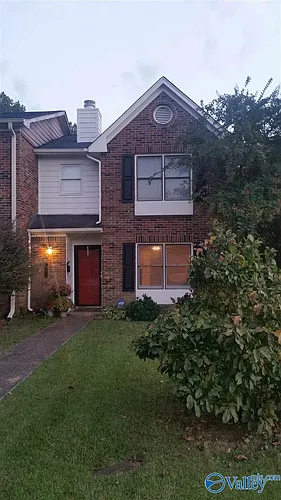 1716 Ward Ave NE Photo 1