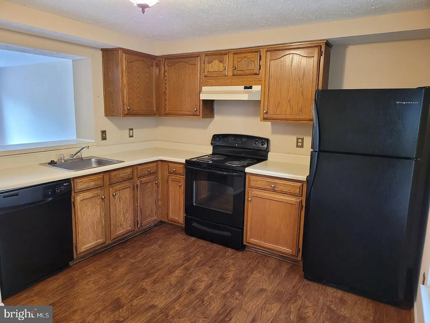 3 bed, 2.5 bath, 1720 sqft, $1,985 — Photo 4