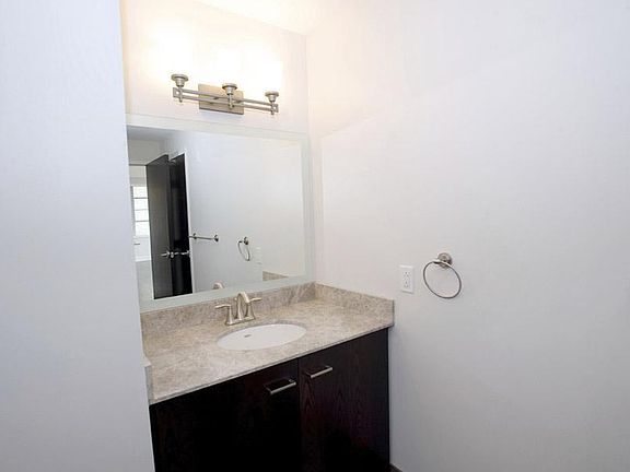 4th image of 10 Lafayette Sq #1502