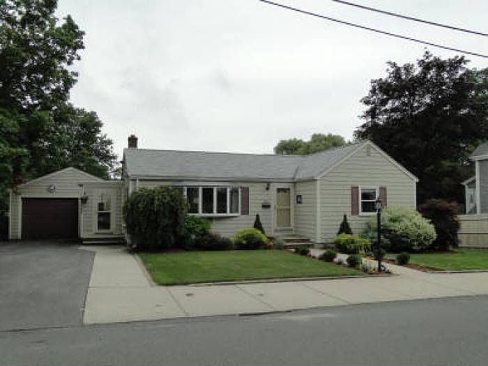 13 Knowles Ave., Saugus
