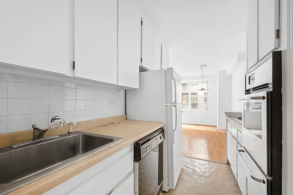 Sold by Compass | media 7