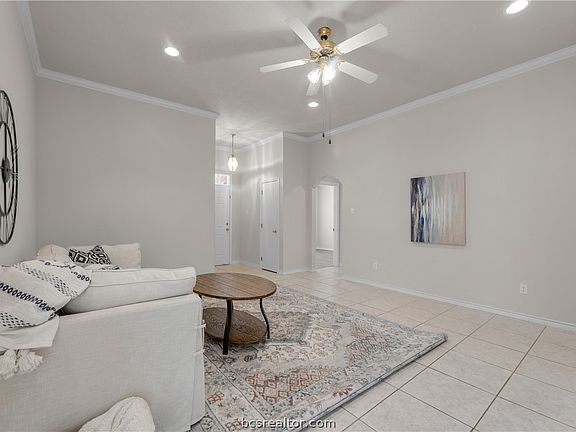 5th image of 3612 Vienna Dr